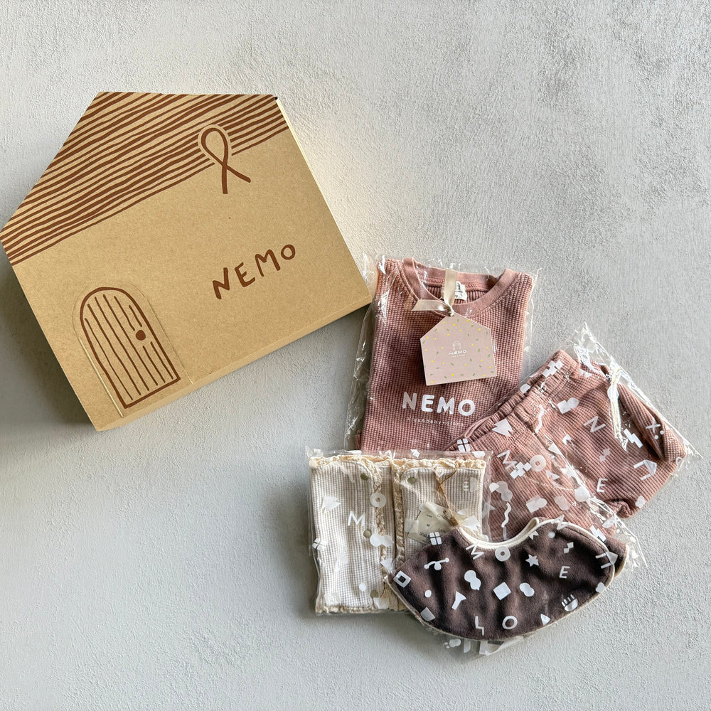 
                  
                    出産お祝いセット
                  
                