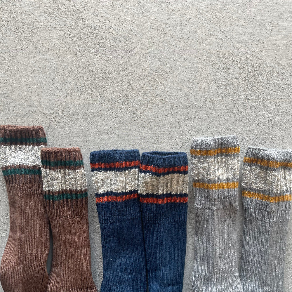 basic line socks