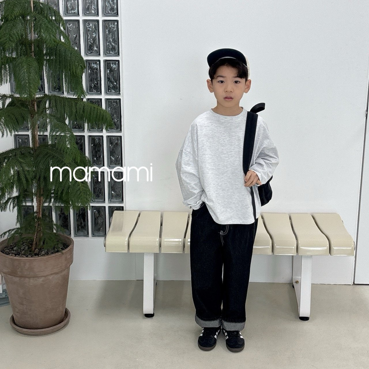 
                  
                    roll denim pants
                  
                
