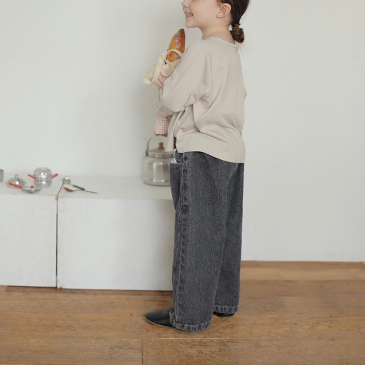 
                  
                    【リクエスト販売】noir denim pants(kids&mama)
                  
                