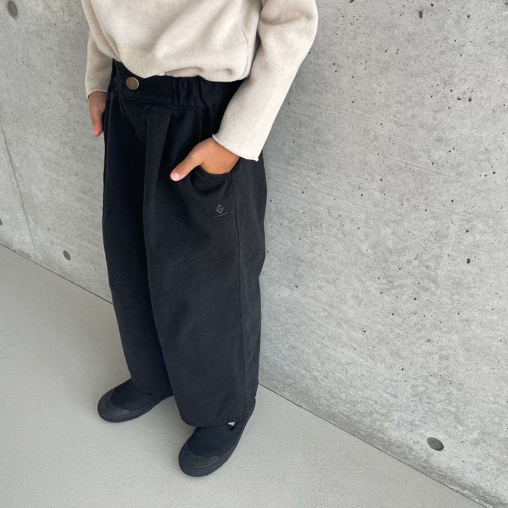 
                  
                    basic wide pants
                  
                