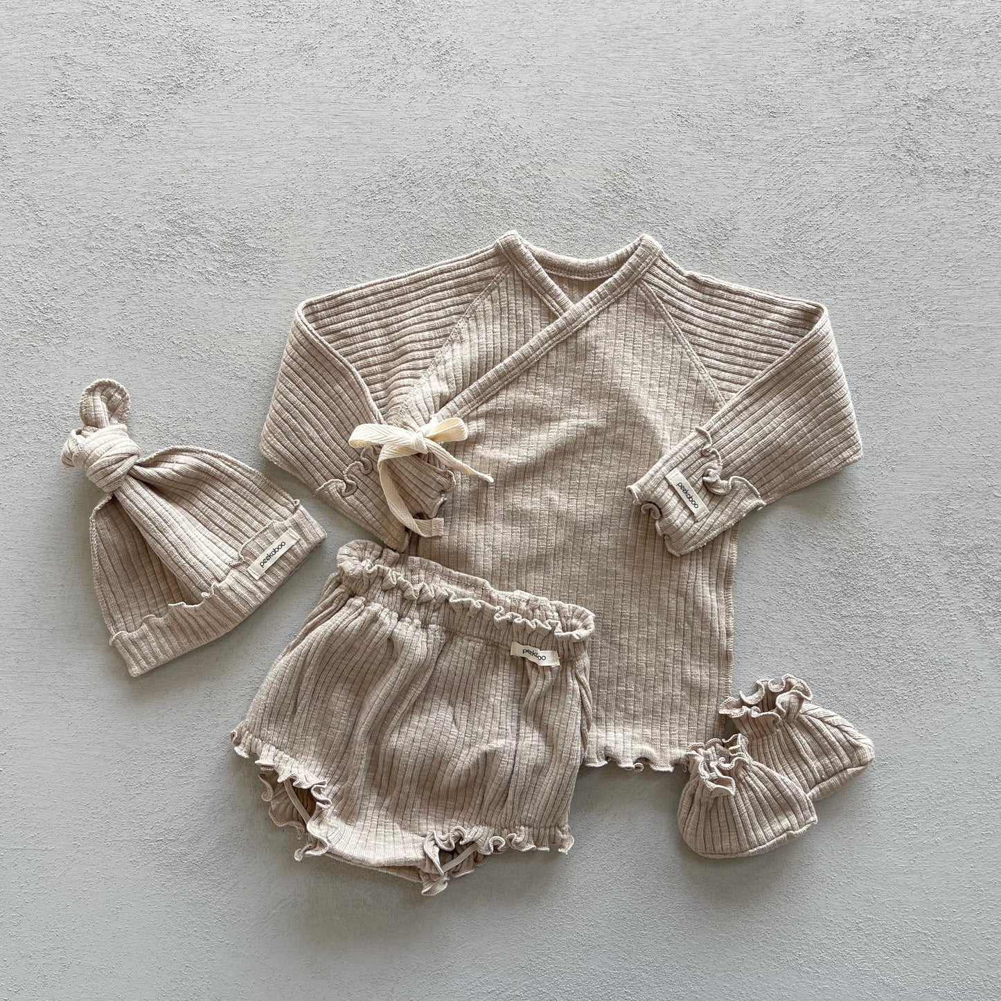 
                  
                    an newborn set
                  
                