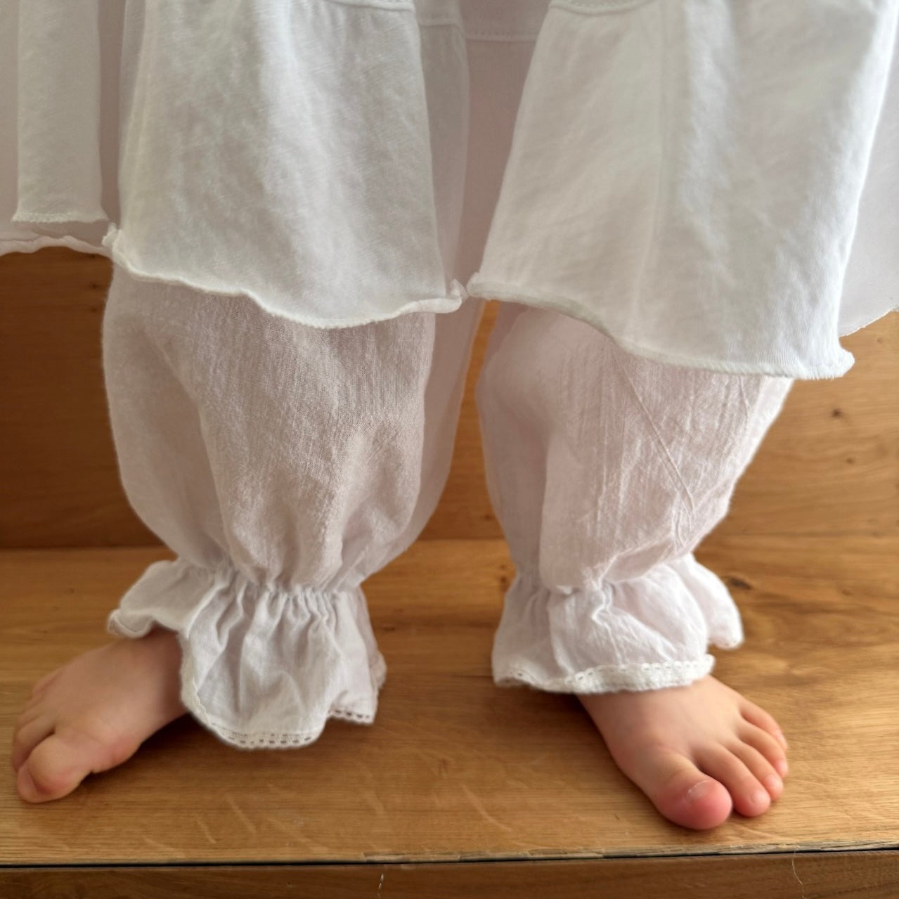 
                  
                    【リクエスト販売】frill hem pants
                  
                