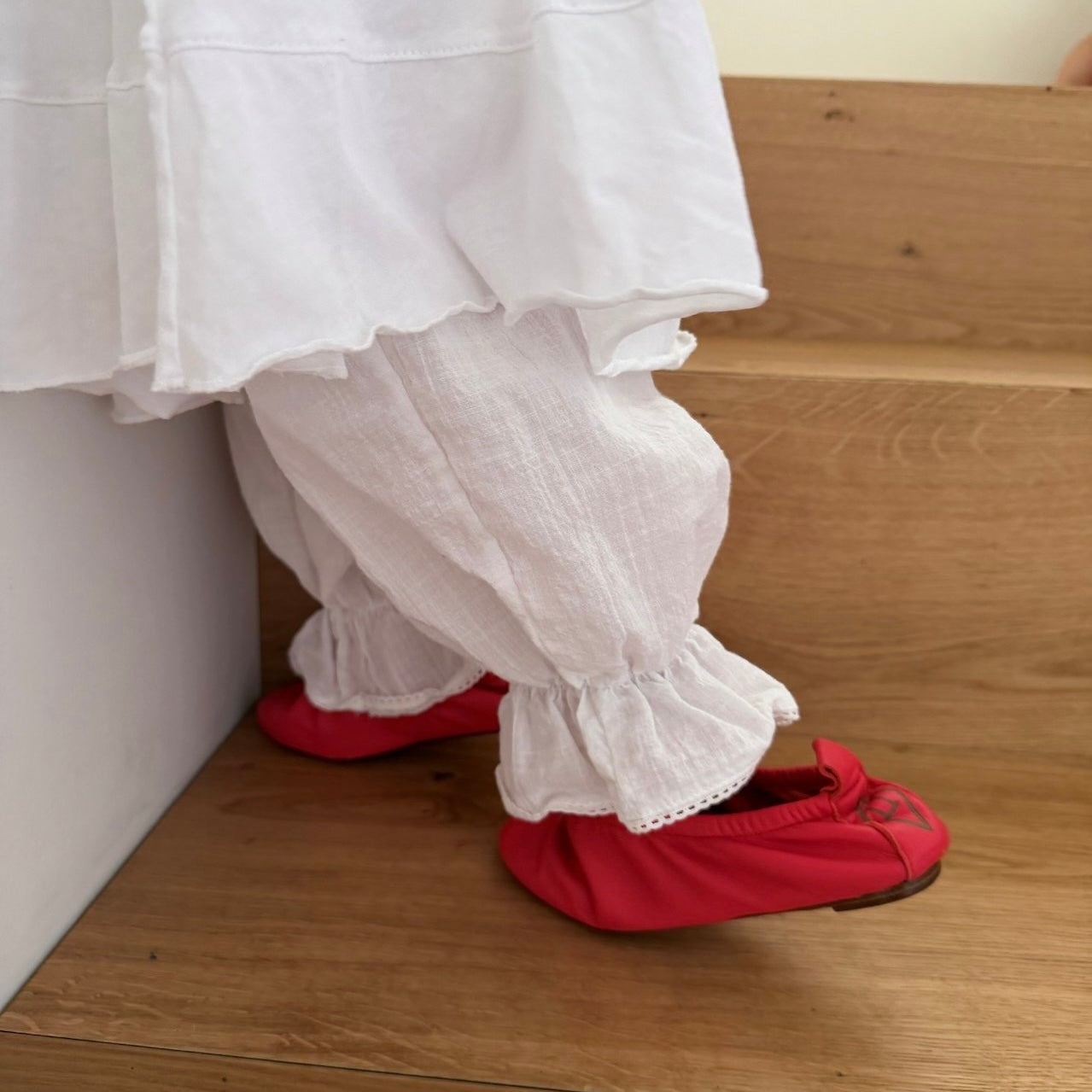 
                  
                    【リクエスト販売】frill hem pants
                  
                