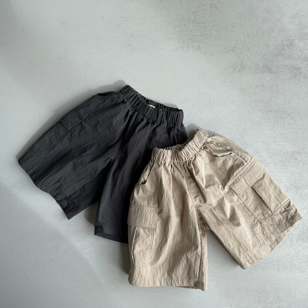 
                  
                    cargo half pants
                  
                