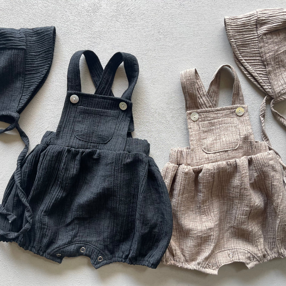 
                  
                    baguette rompers&bonnet
                  
                
