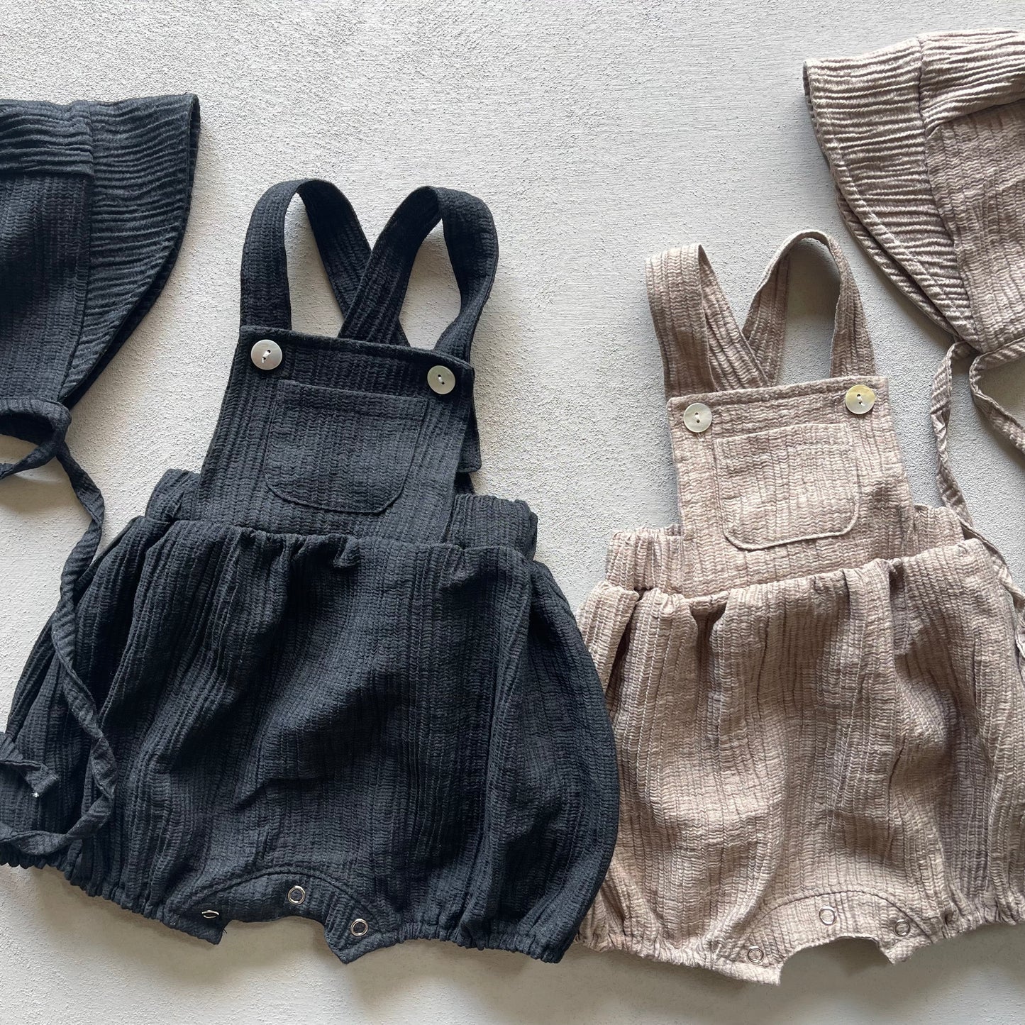 
                  
                    baguette rompers&bonnet
                  
                