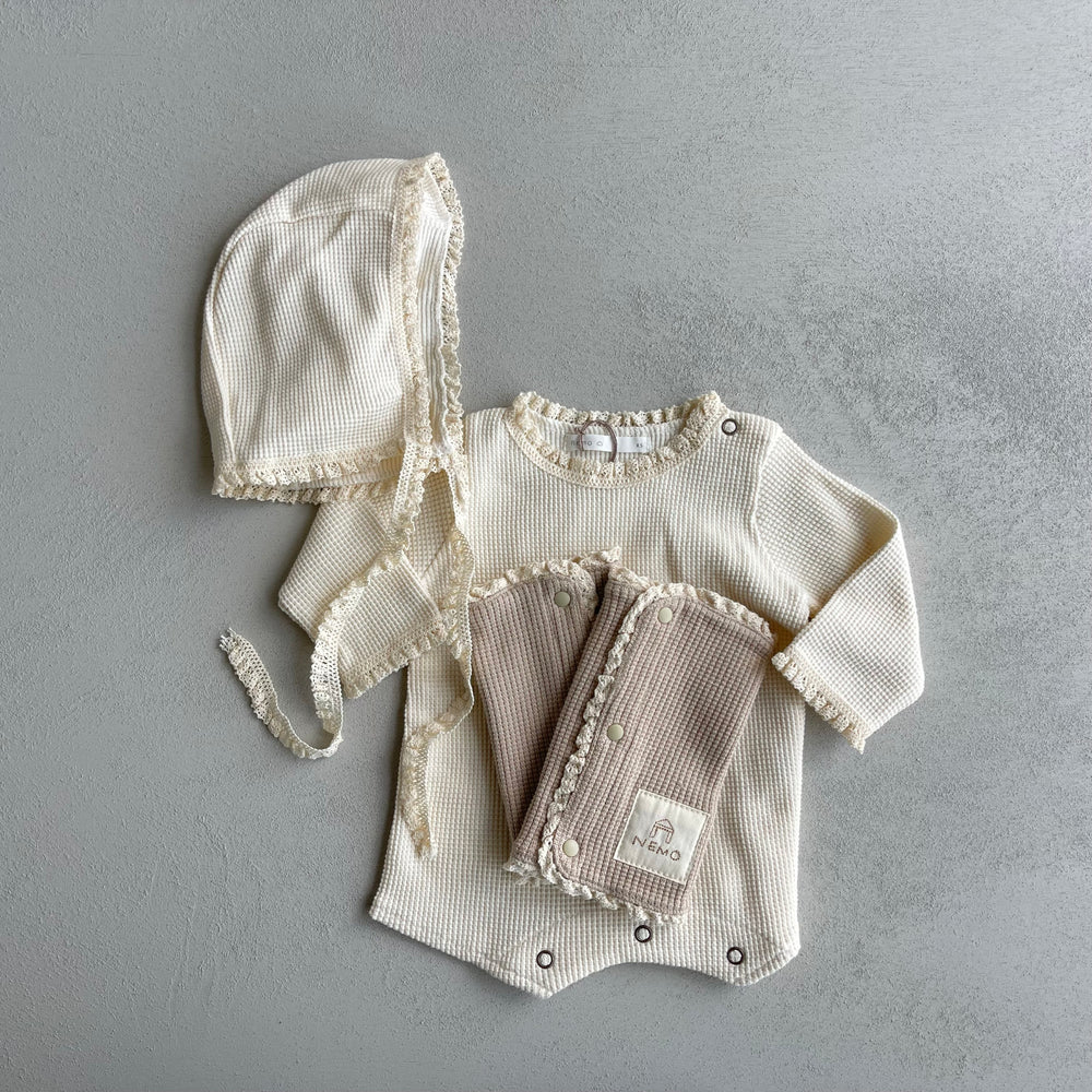 
                  
                    babyワッフルレースsuit ＆bonnet
                  
                