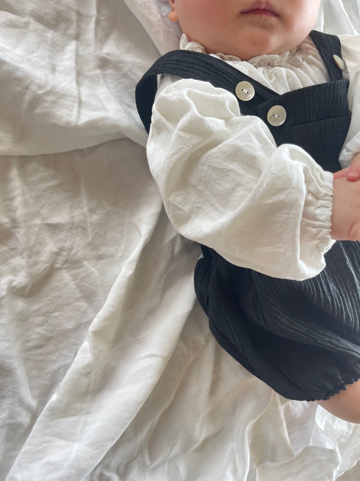 
                  
                    baguette rompers&bonnet
                  
                