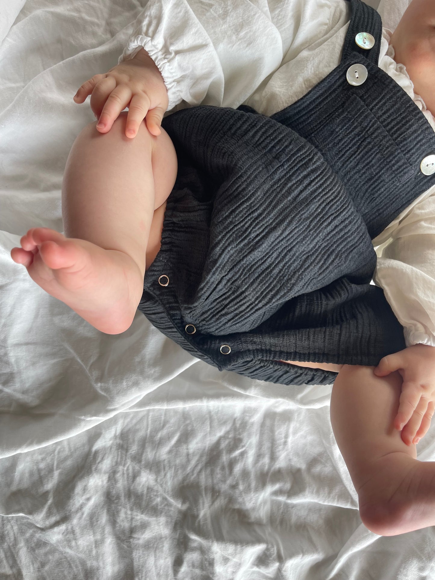
                  
                    baguette rompers&bonnet
                  
                