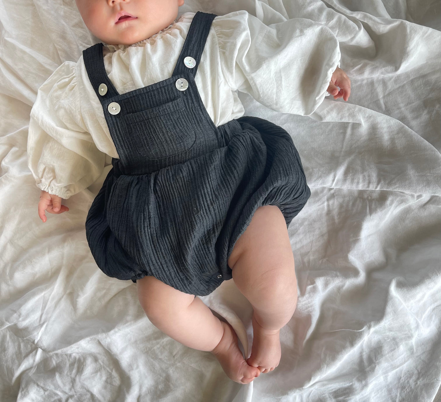 
                  
                    baguette rompers&bonnet
                  
                