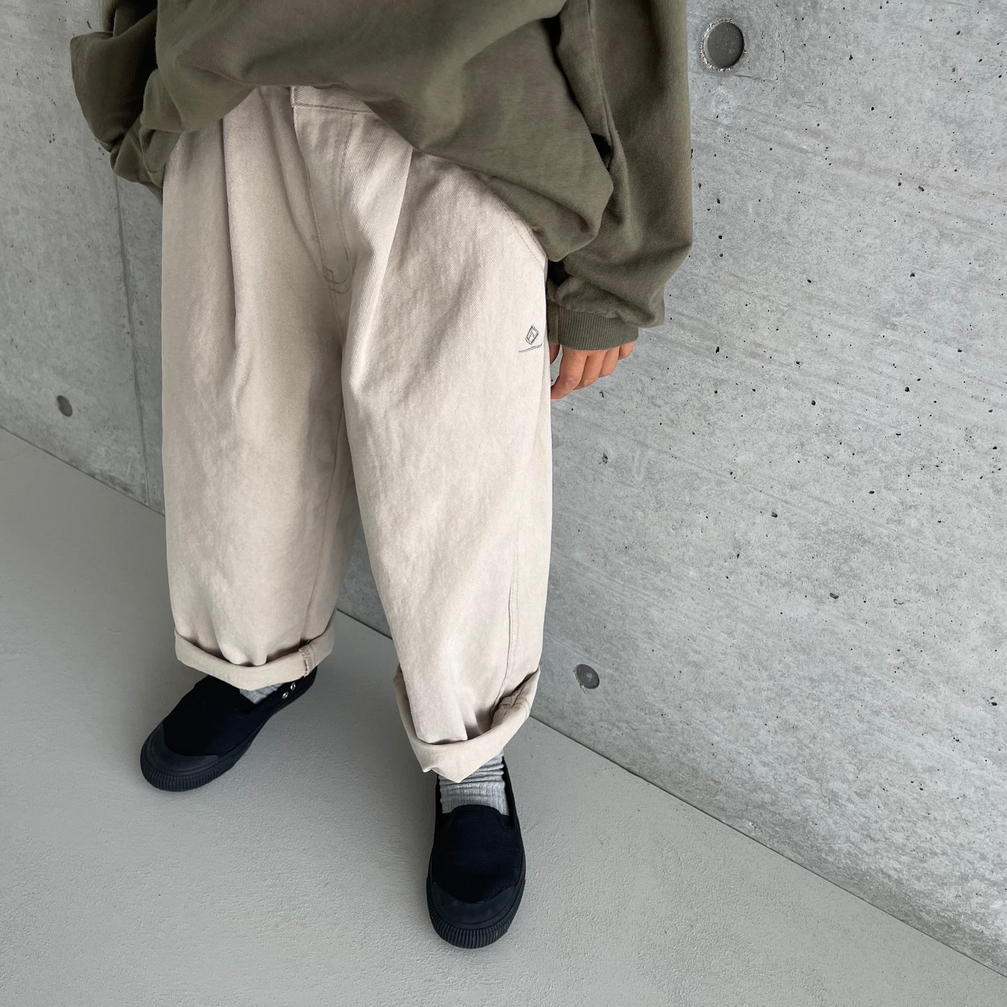 
                  
                    basic wide pants
                  
                