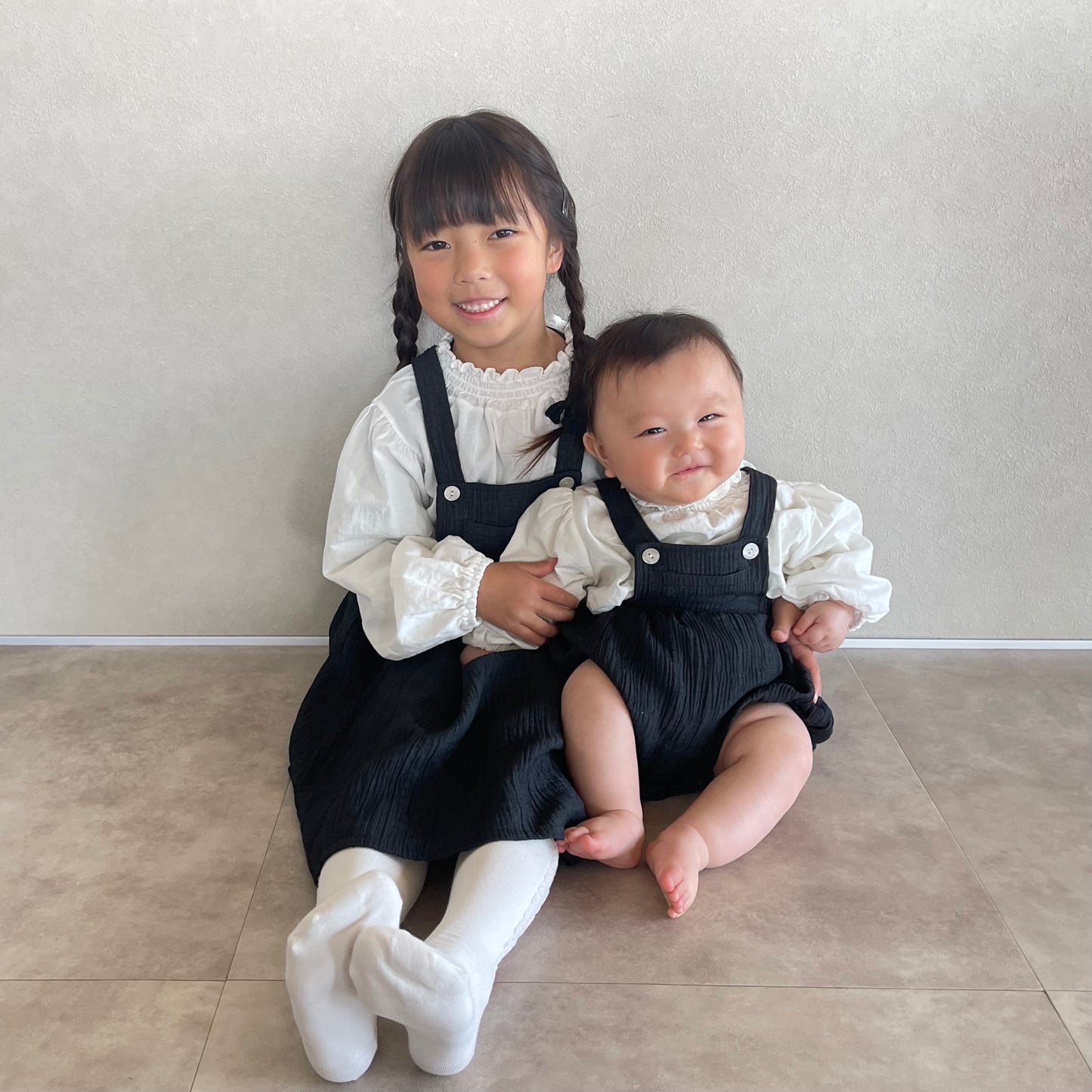 
                  
                    baguette rompers&bonnet
                  
                