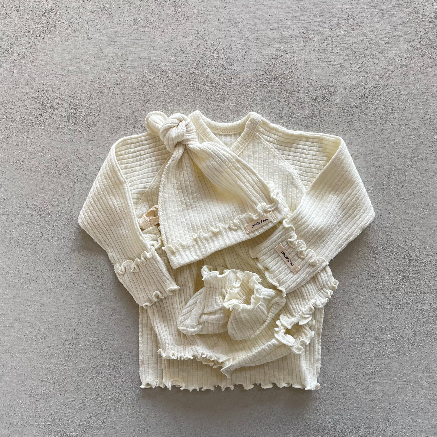 
                  
                    an newborn set
                  
                