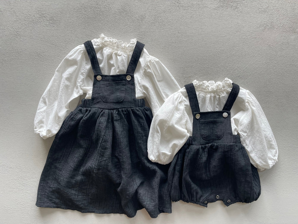 
                  
                    baguette rompers&bonnet
                  
                