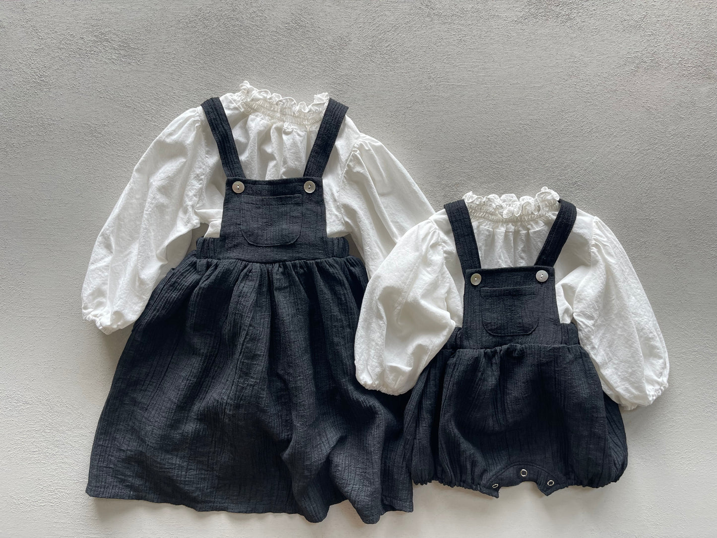 
                  
                    baguette rompers&bonnet
                  
                