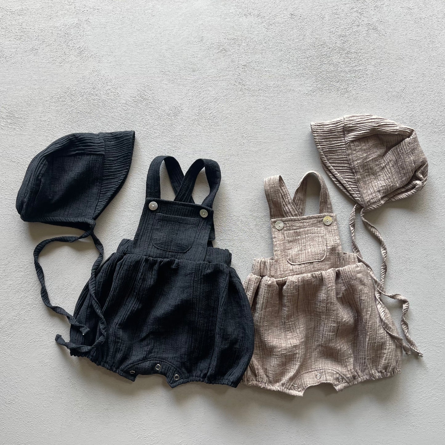 
                  
                    baguette rompers&bonnet
                  
                