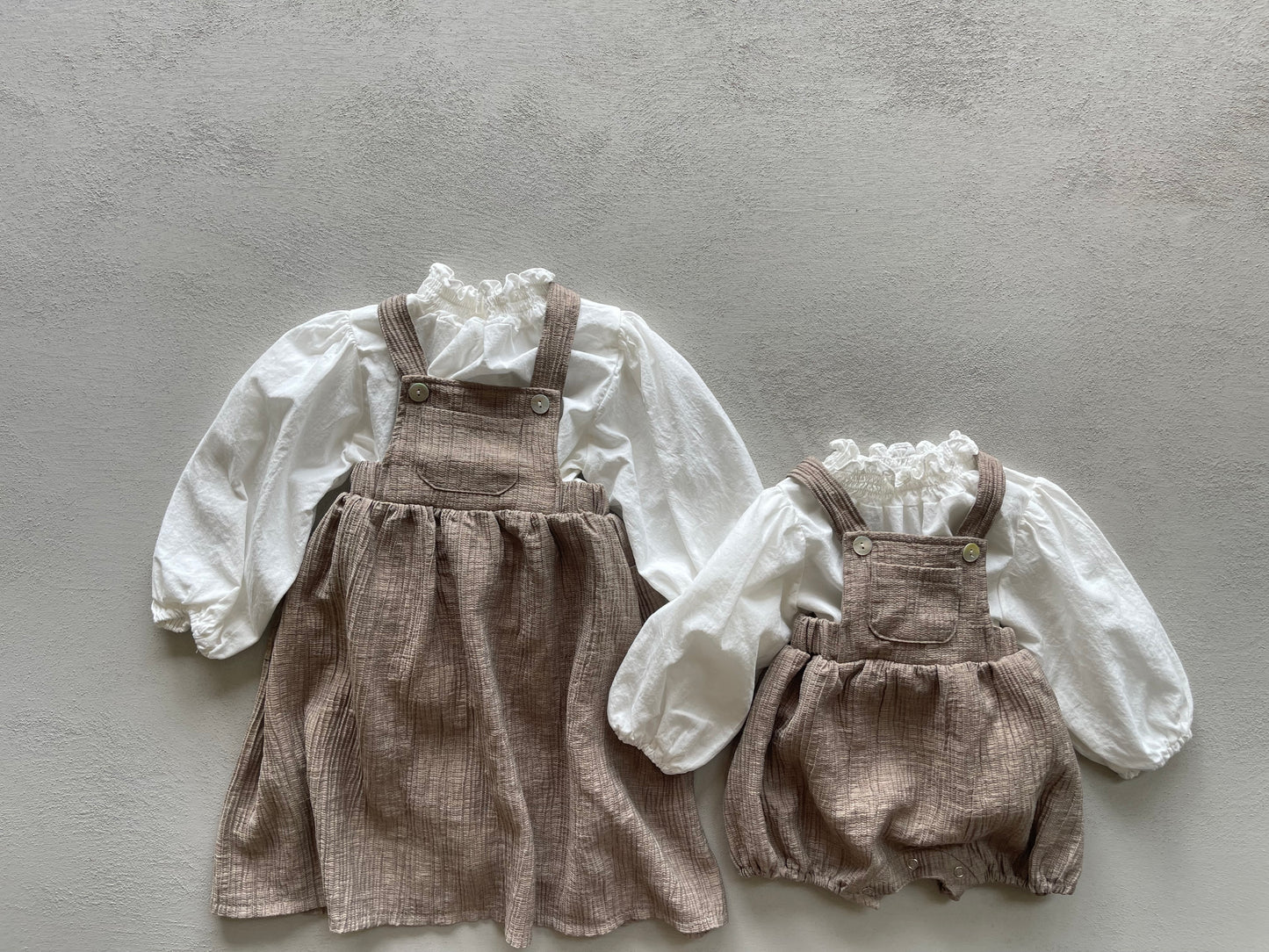 
                  
                    baguette rompers&bonnet
                  
                