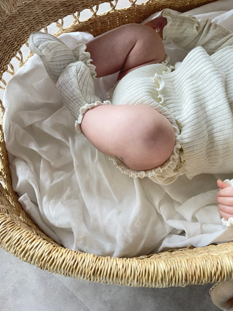 
                  
                    an newborn set
                  
                