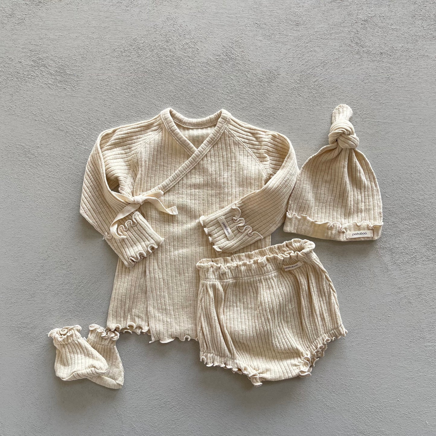 
                  
                    an newborn set
                  
                