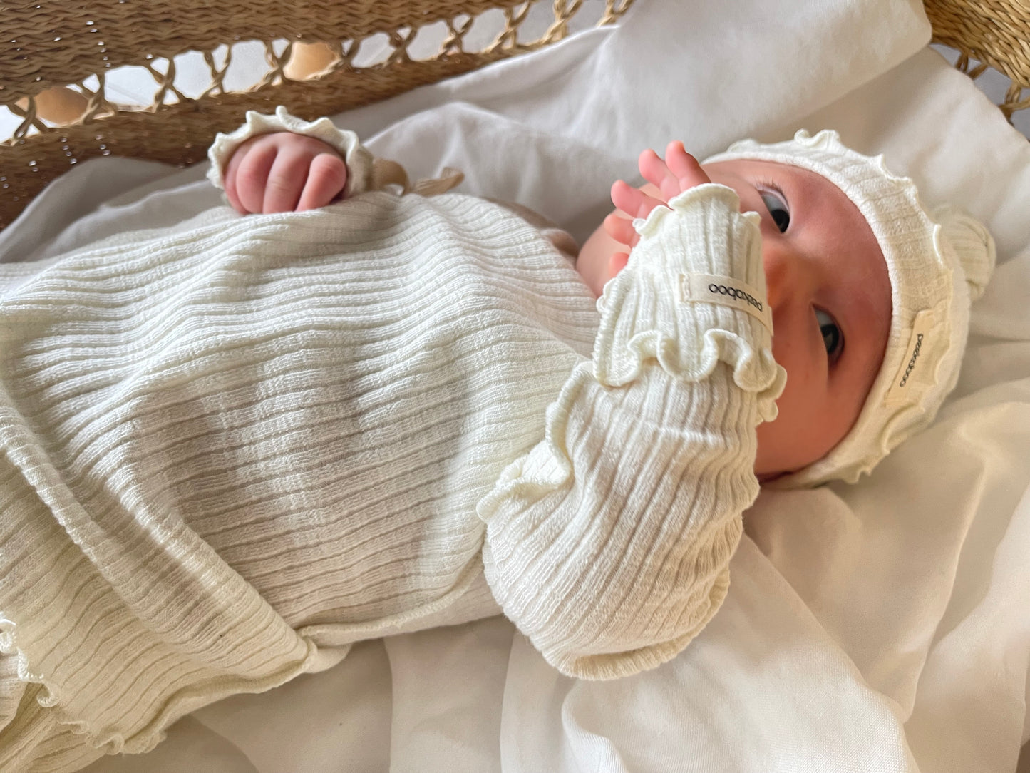 
                  
                    an newborn set
                  
                