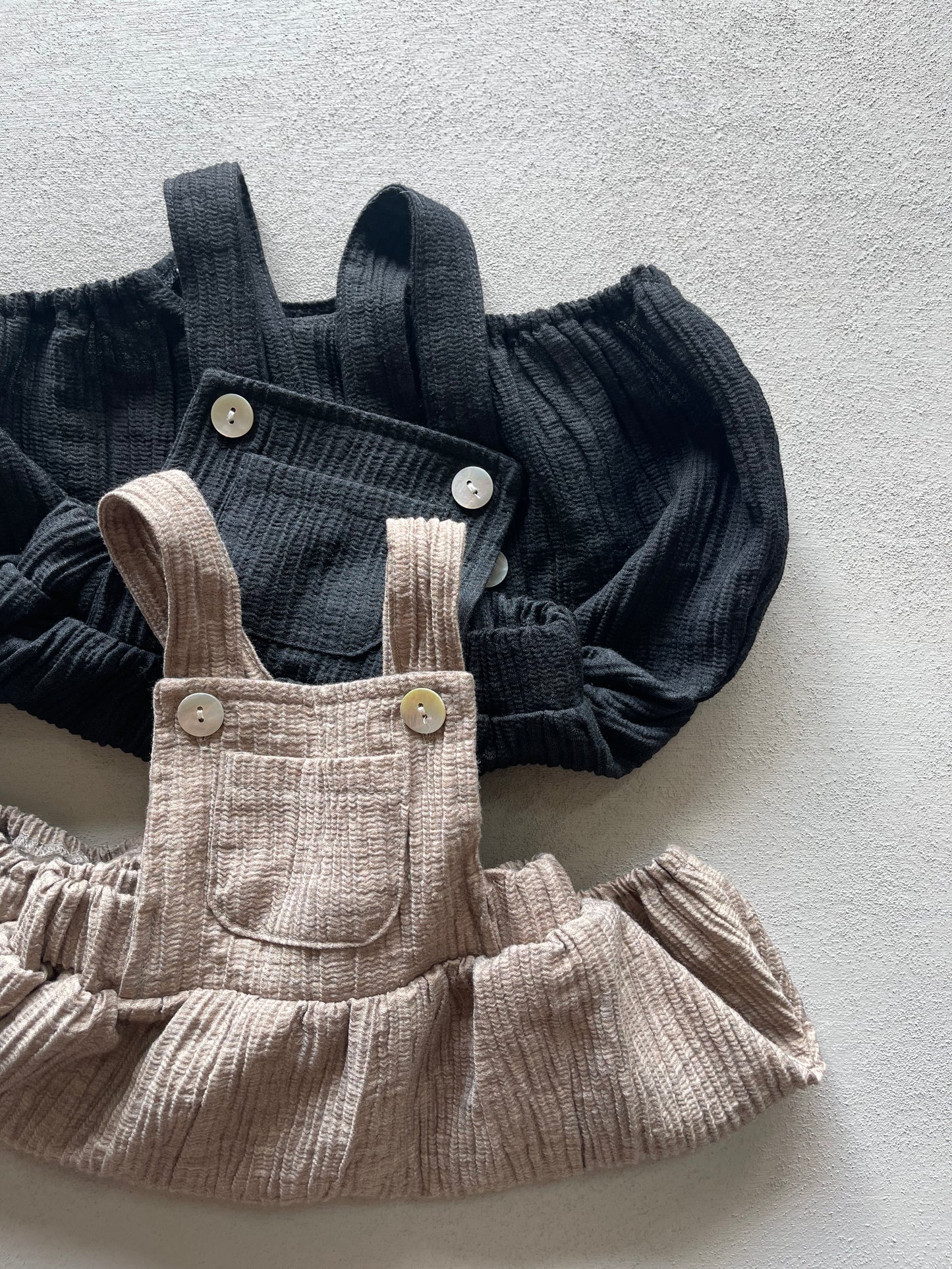 
                  
                    baguette rompers&bonnet
                  
                