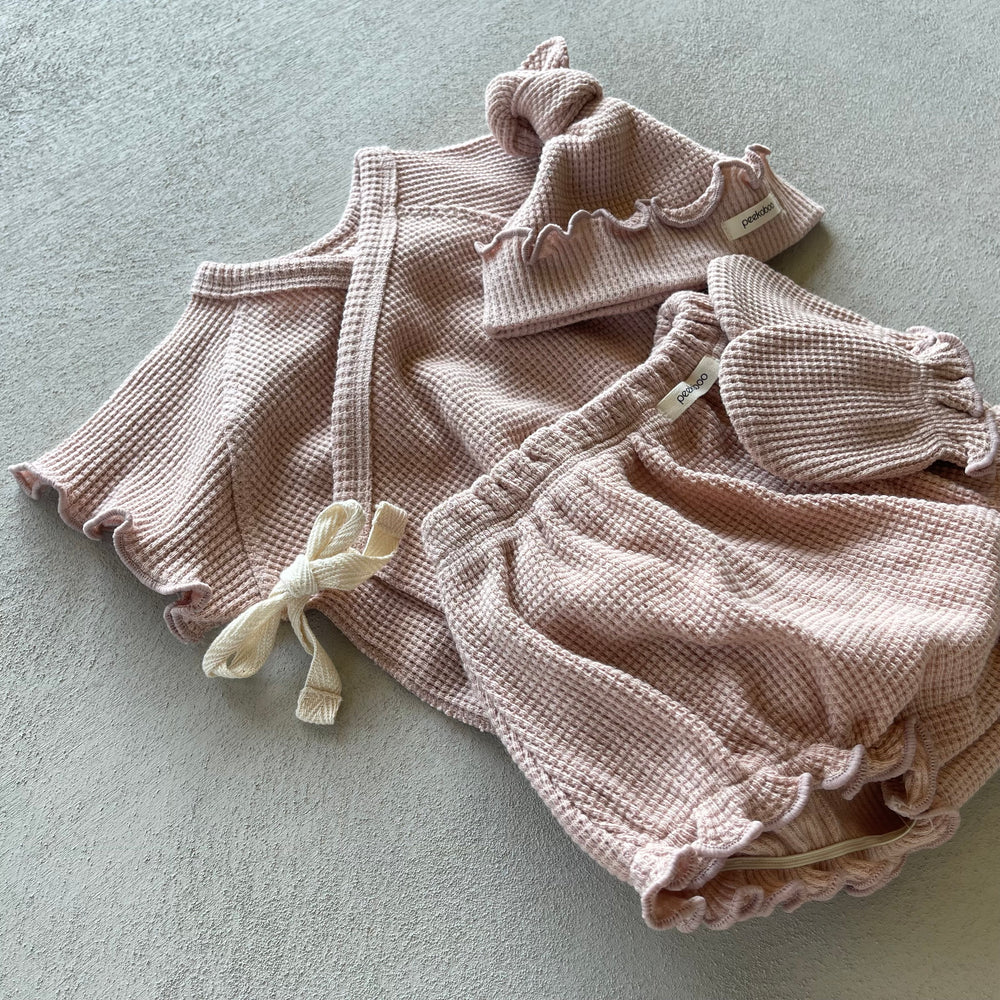 
                  
                    yes frill newborn set
                  
                