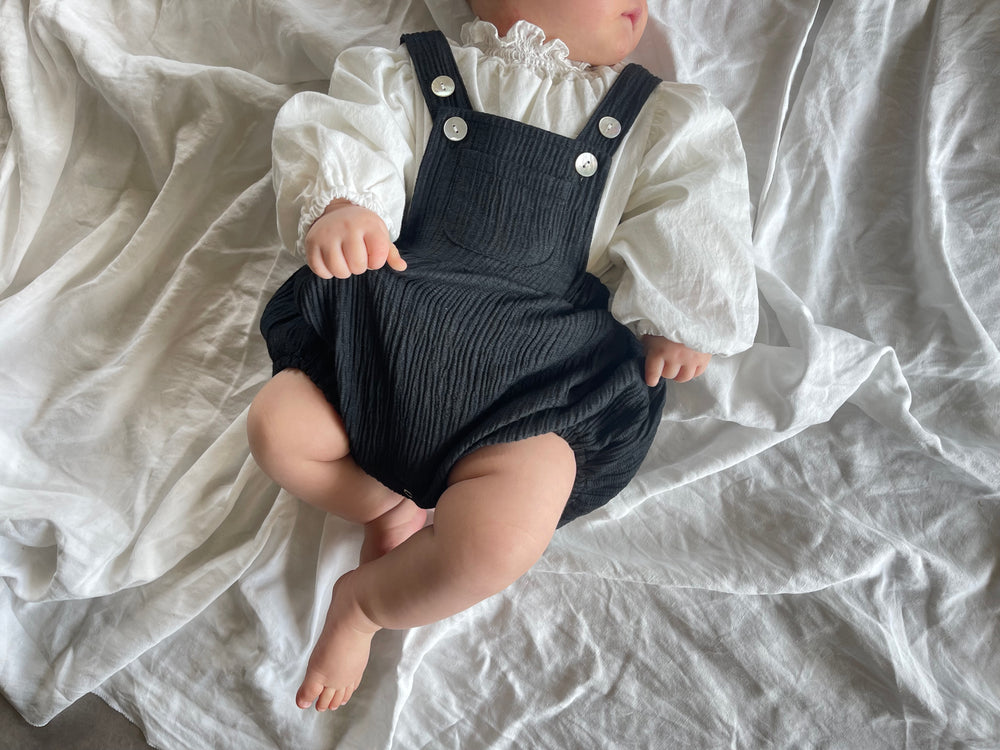 
                  
                    baguette rompers&bonnet
                  
                