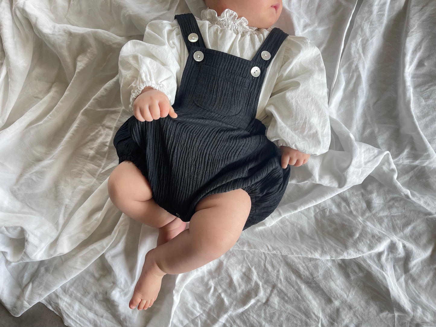 
                  
                    baguette rompers&bonnet
                  
                