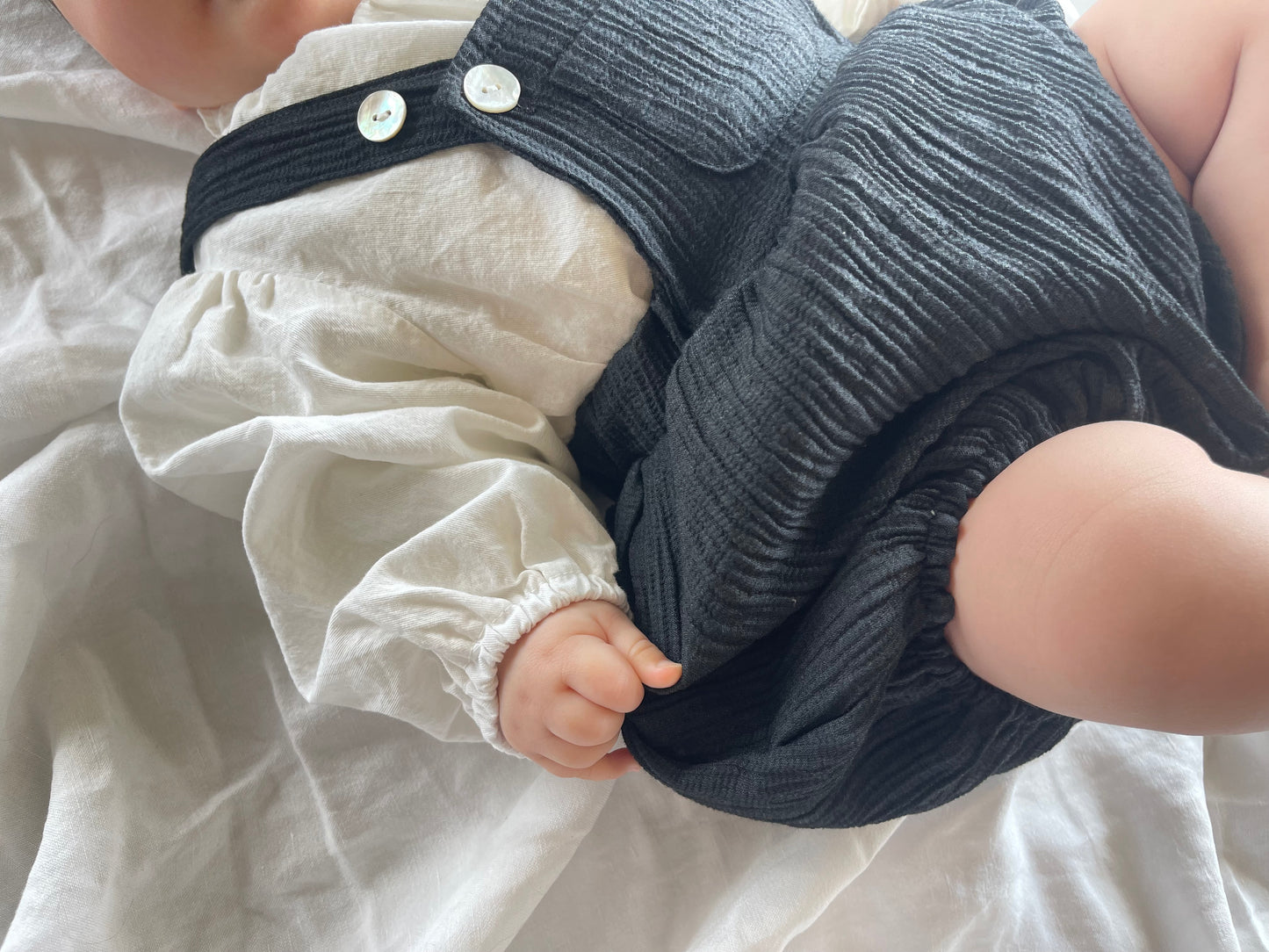 
                  
                    baguette rompers&bonnet
                  
                