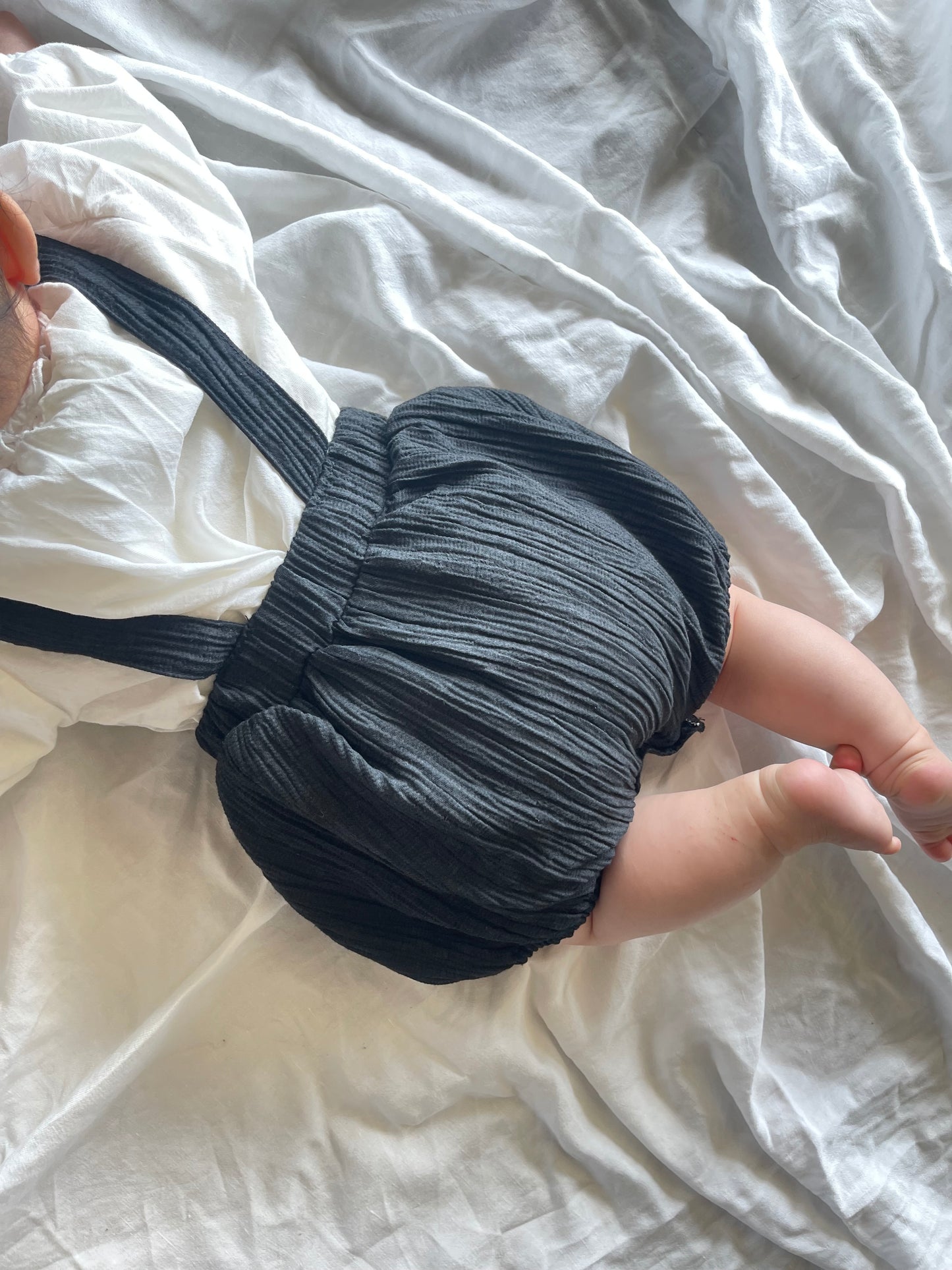 
                  
                    baguette rompers&bonnet
                  
                